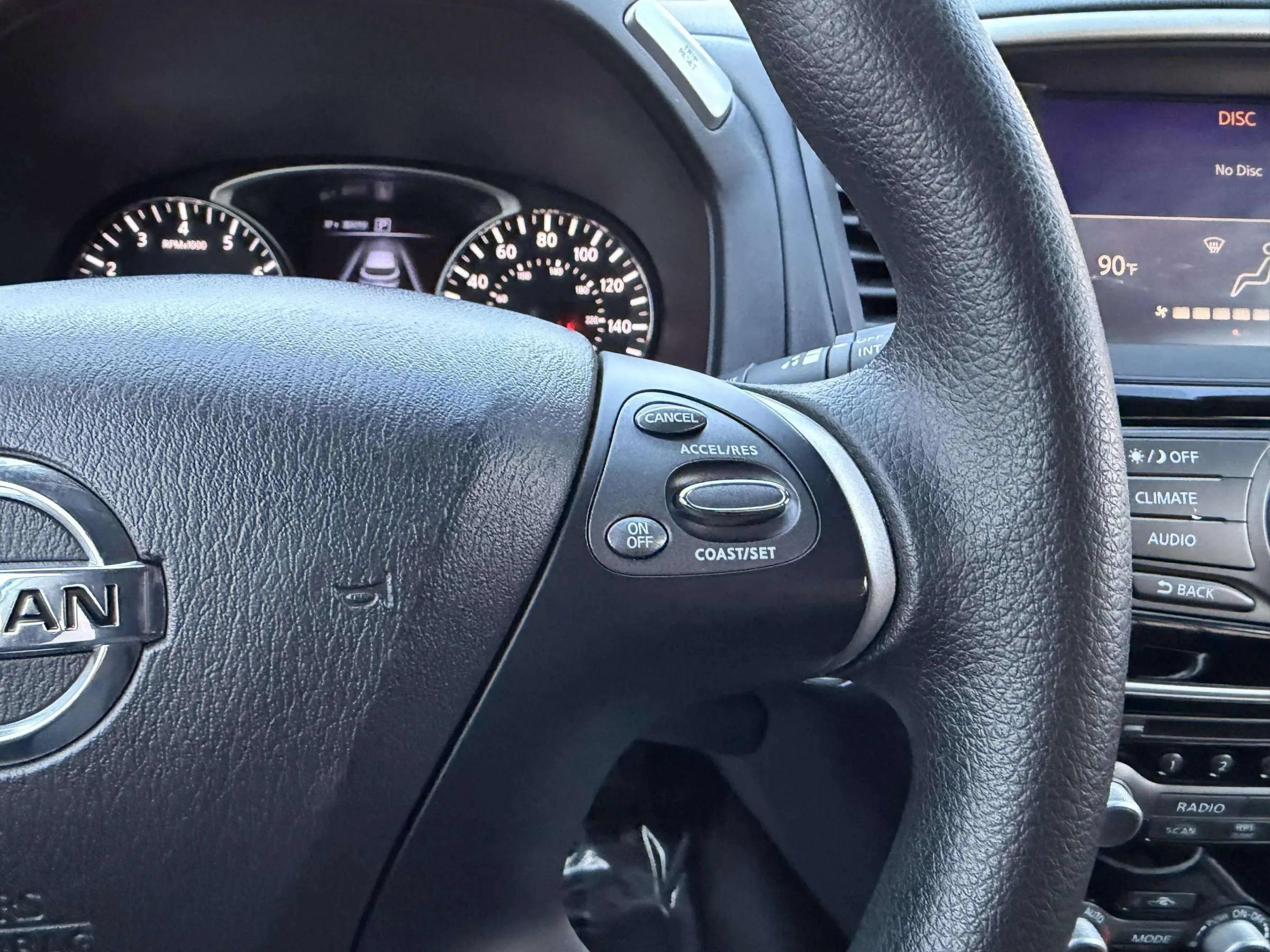 Used 2020 Nissan Pathfinder S AWD/4WD image 27