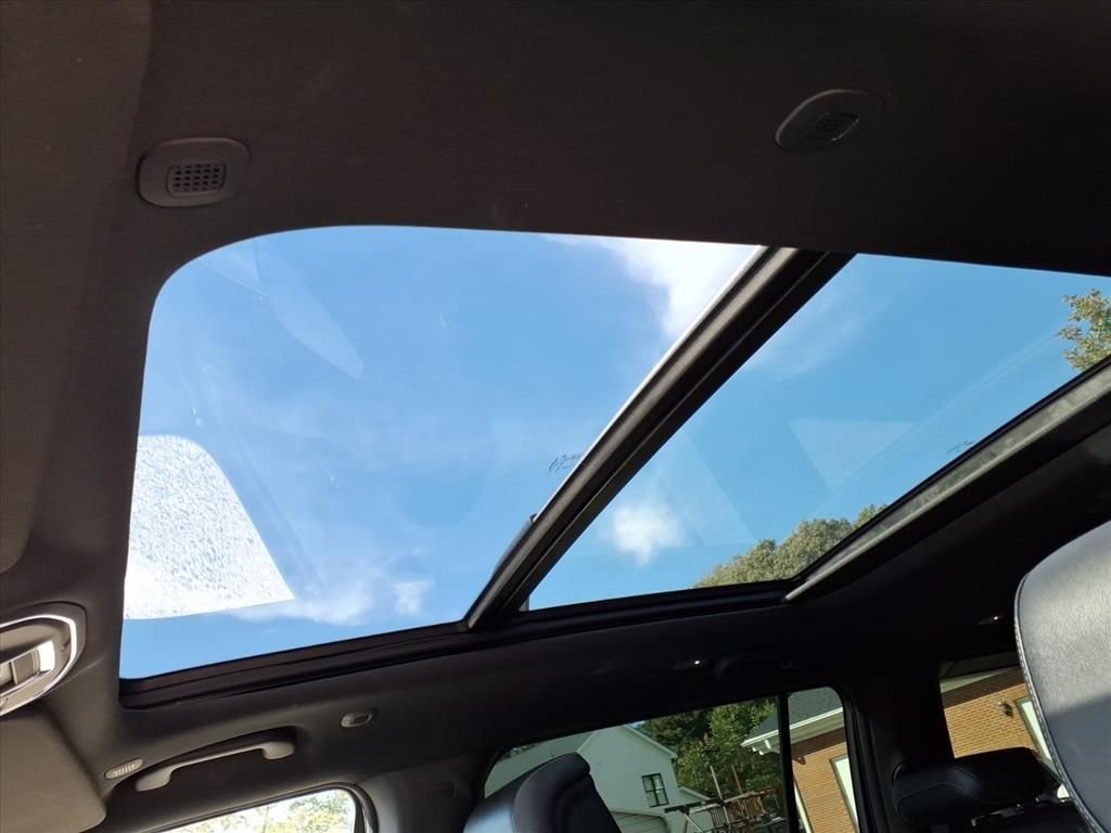 Used 2023 Jeep Wagoneer 4WD w/ Premium Group I image 18