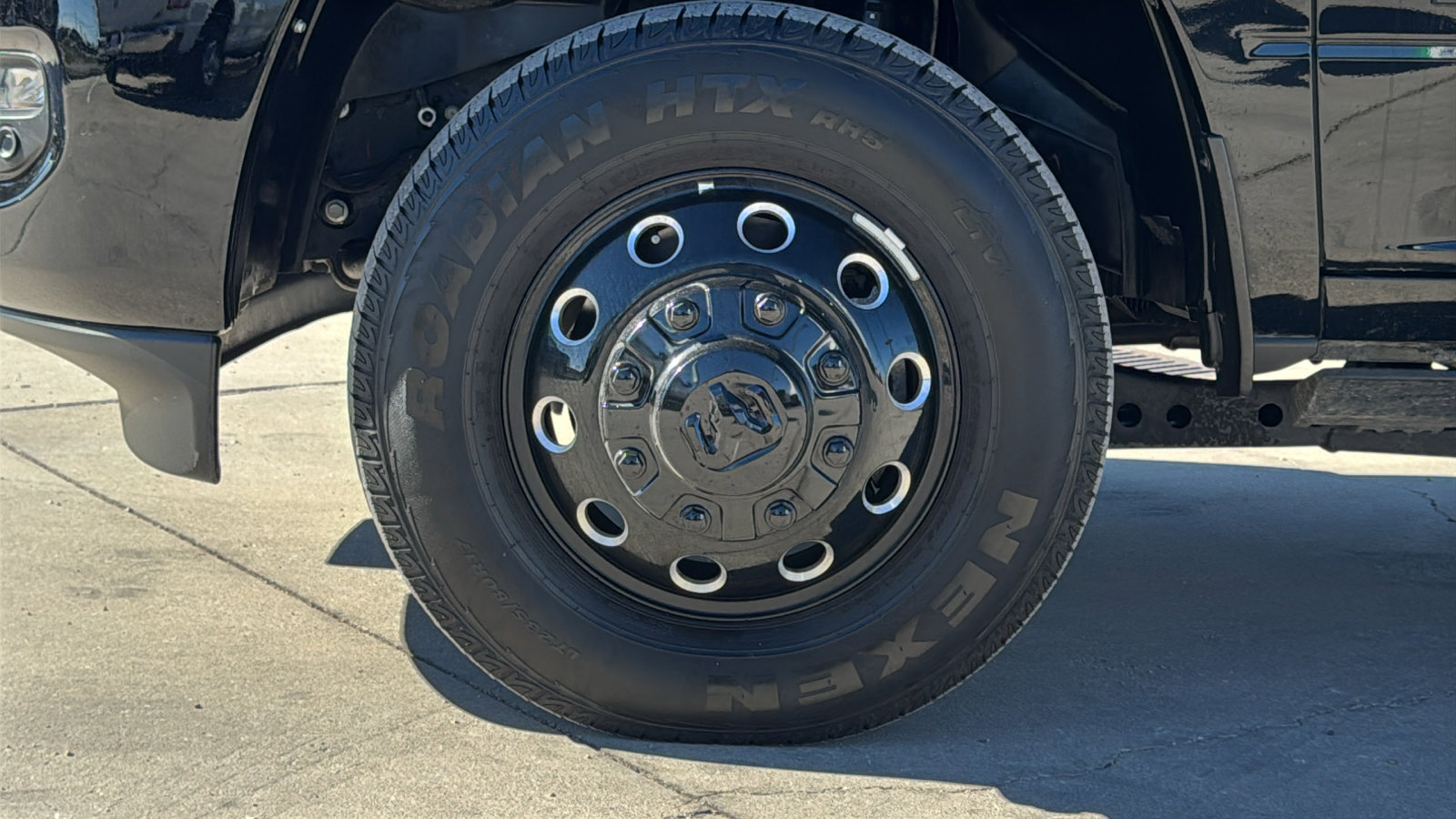 Used 2025 RAM 3500 Laramie w/ Night Edition image 32