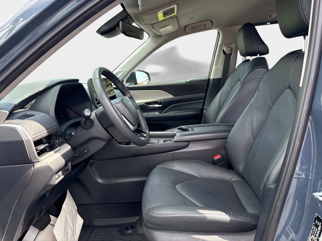 Used 2024 Toyota Grand Highlander Limited image 21