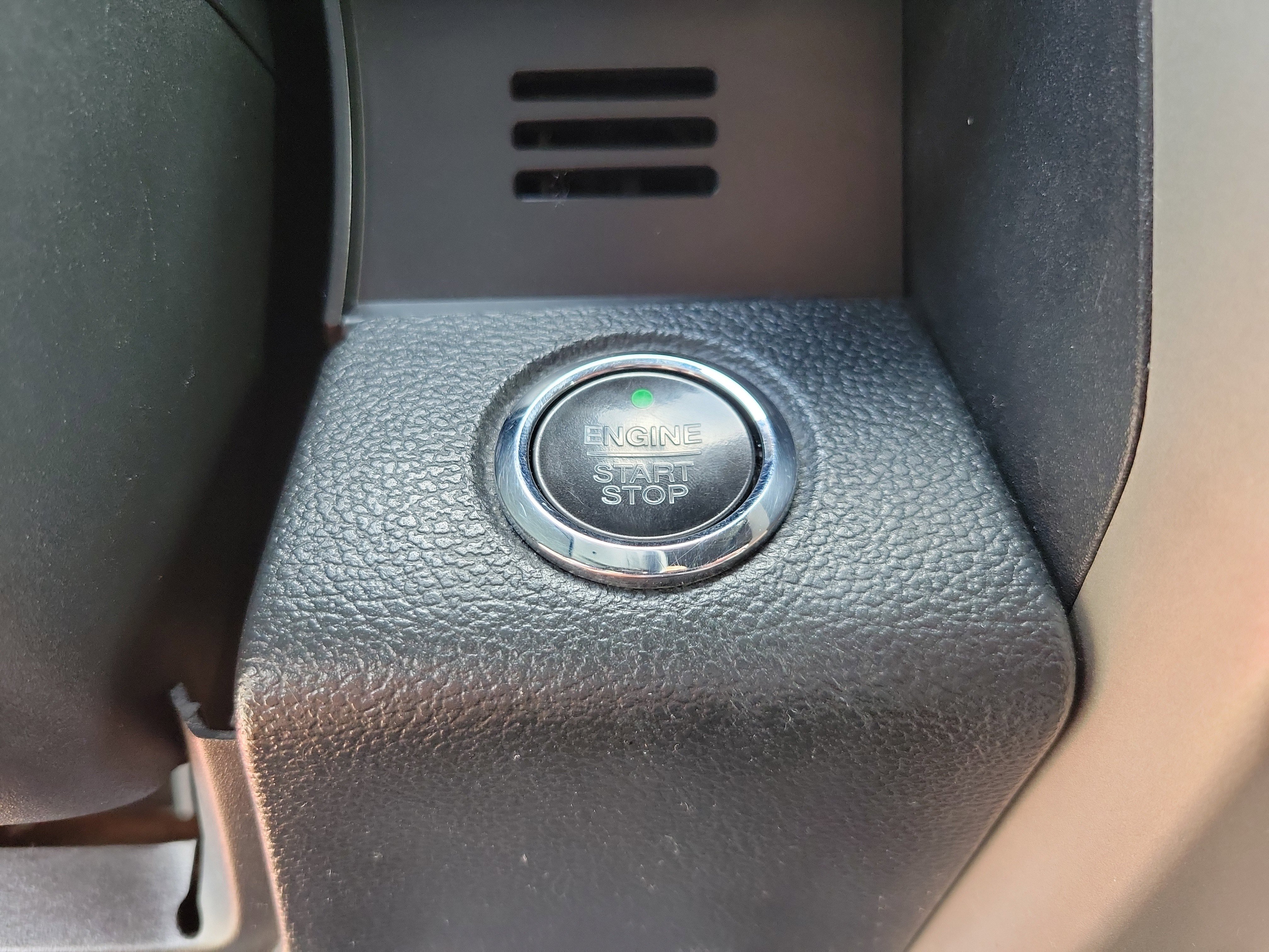 Used 2015 Ford F150 Lariat image 17