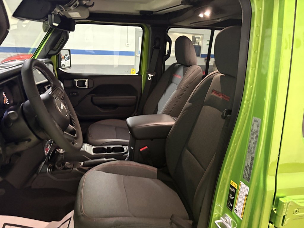Used 2025 Jeep Wrangler Rubicon w/ Technology Group image 12