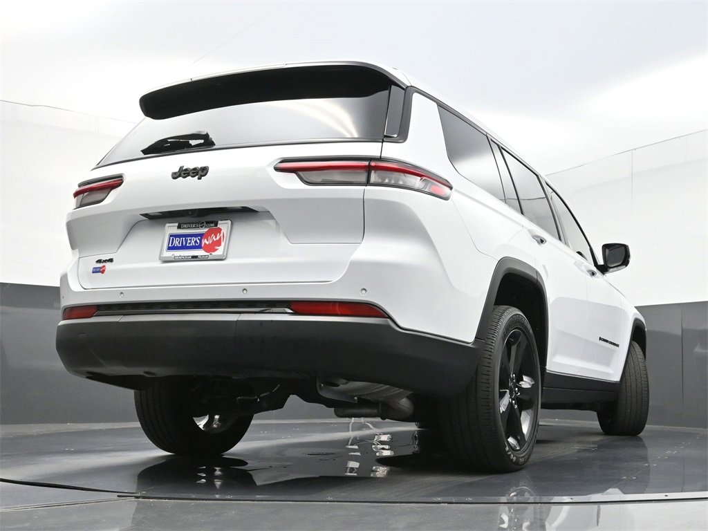 Used 2023 Jeep Grand Cherokee L Laredo image 33
