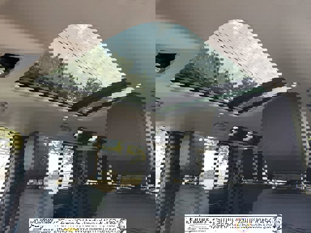 Used 2023 Land Rover Defender 110 SE image 19