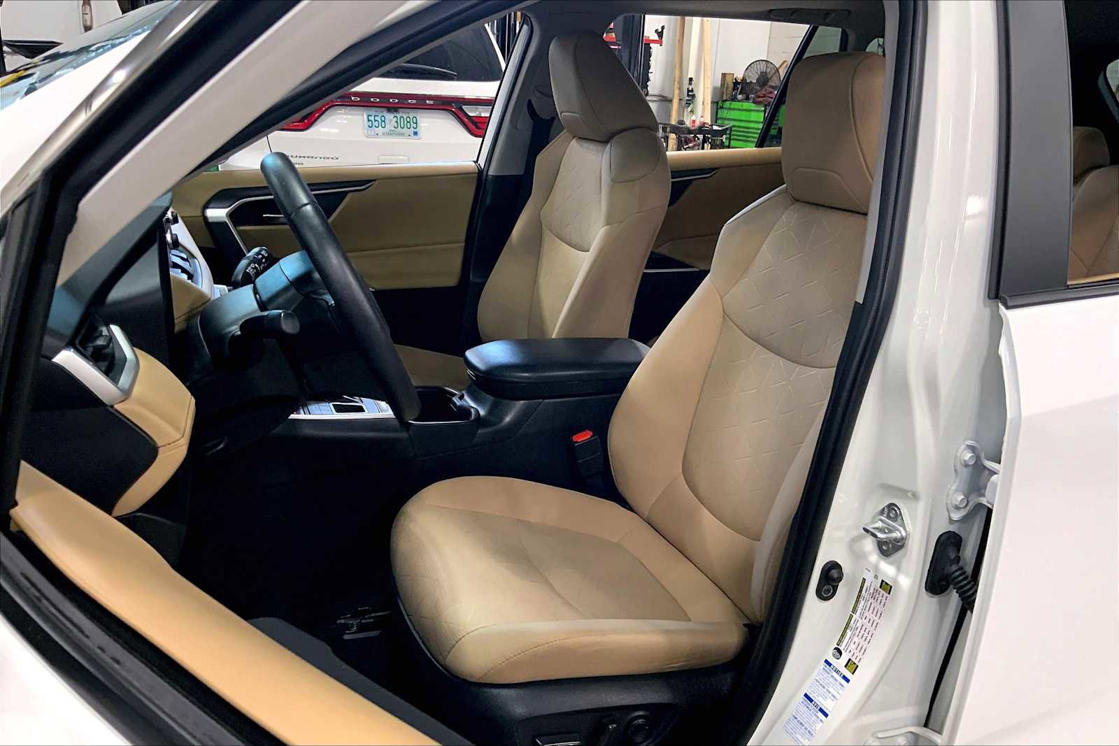 Used 2022 Toyota RAV4 XLE w/ Convenience Package image 9