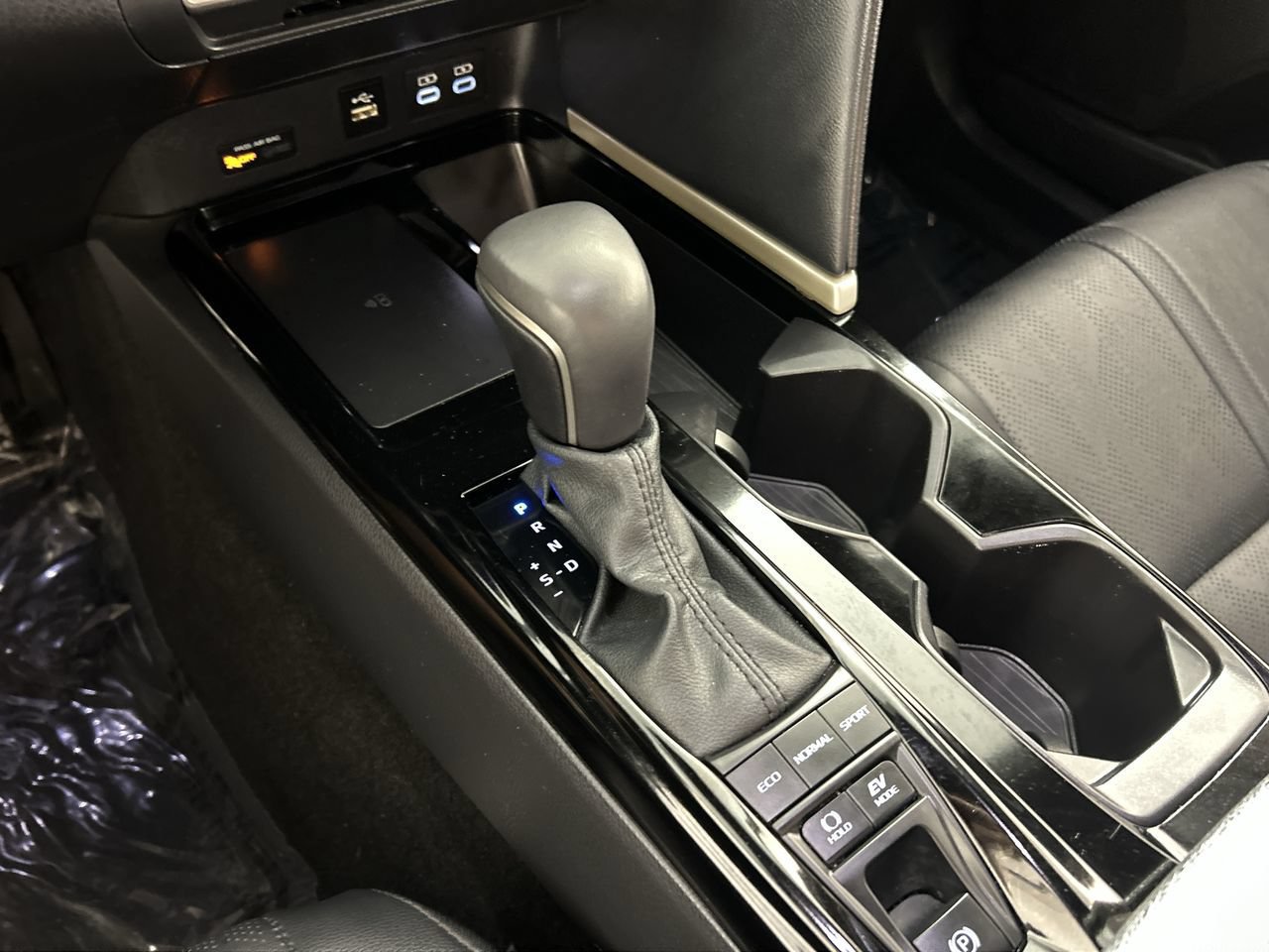 Used 2025 Toyota Camry XSE FWD image 16