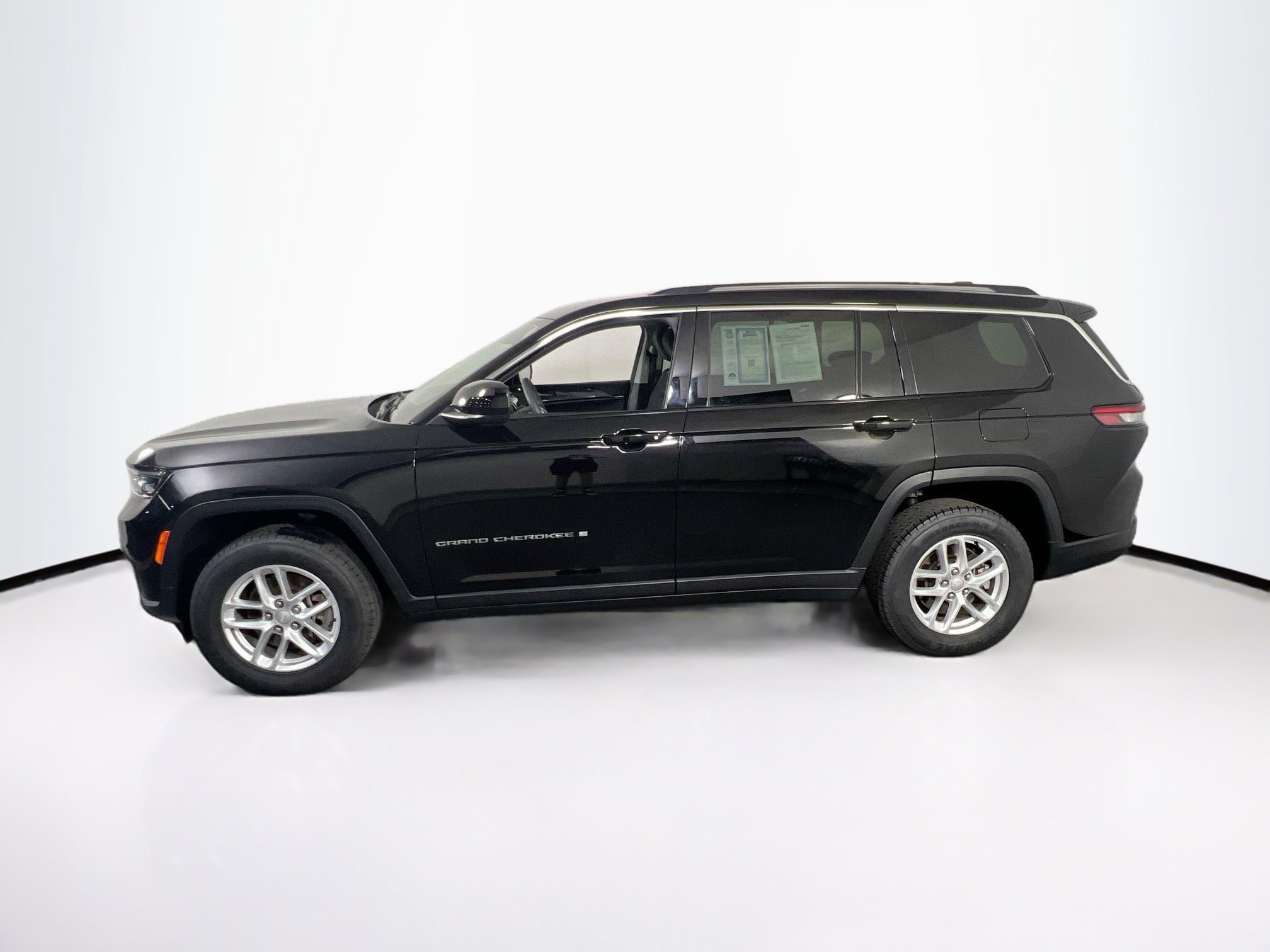 Used 2023 Jeep Grand Cherokee L Laredo AWD/4WD image 8