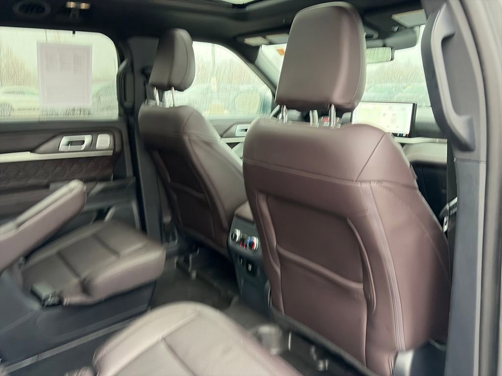 Used 2025 Ford Explorer Platinum w/ LUX Leather Package AWD/4WD image 35