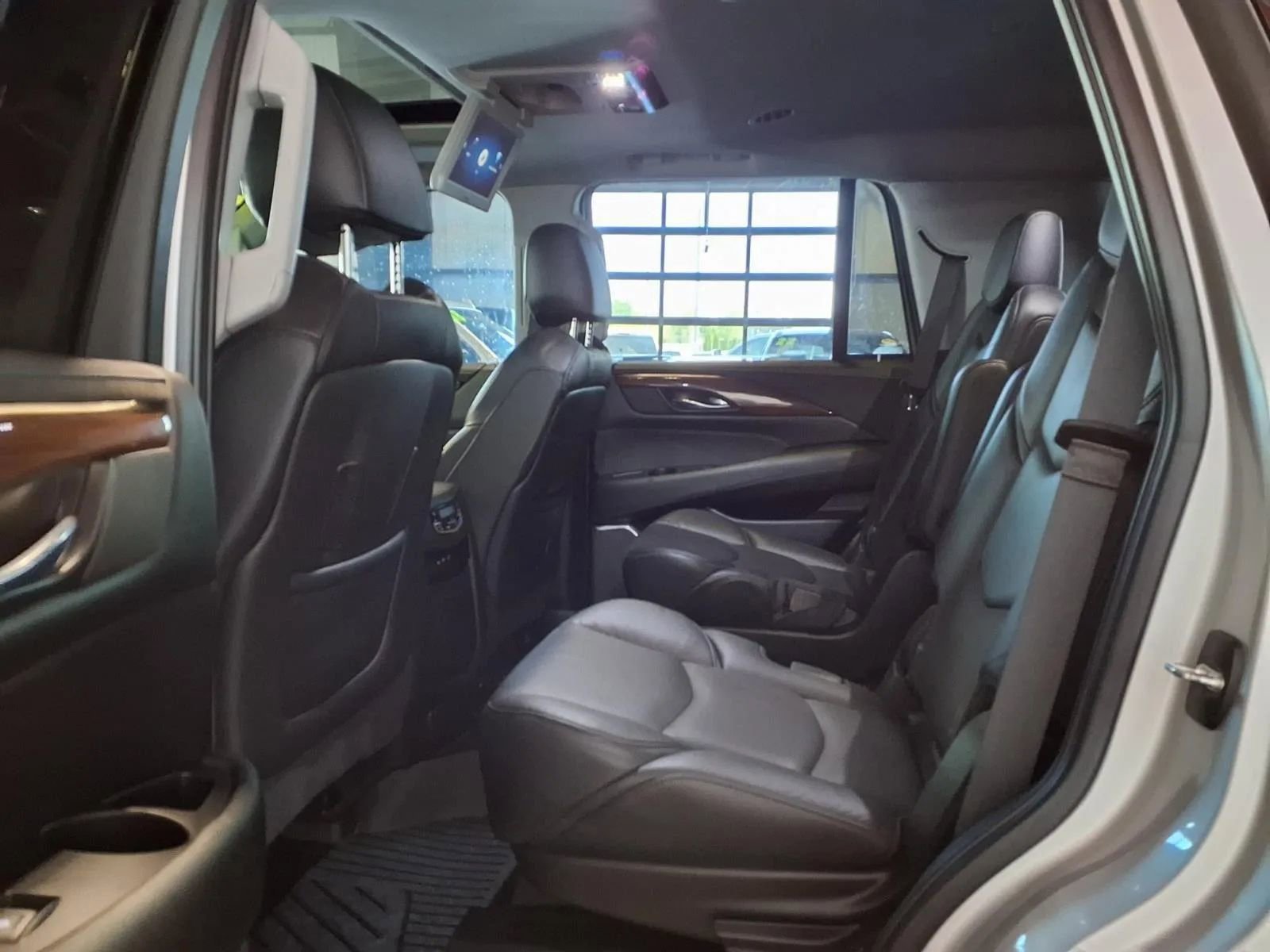 Used 2020 Cadillac Escalade Luxury AWD/4WD image 15