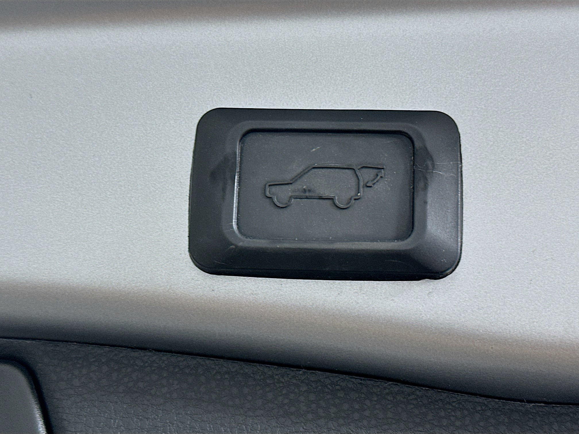 Used 2022 Toyota RAV4 Limited FWD image 31
