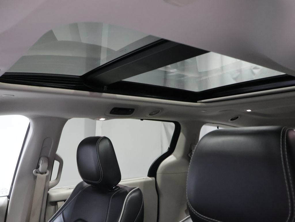 Certified 2024 Chrysler Pacifica Limited FWD image 12