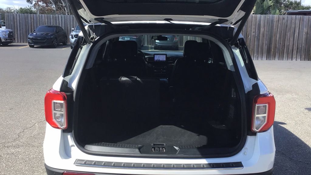 Certified 2022 Ford Explorer Limited w/ Equipment Group 301A image 9