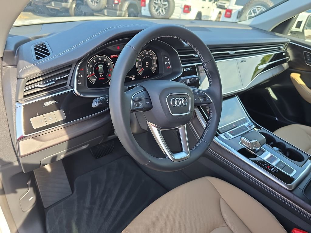 Used 2025 Audi Q8 Premium Plus w/ Premium Plus Package image 16