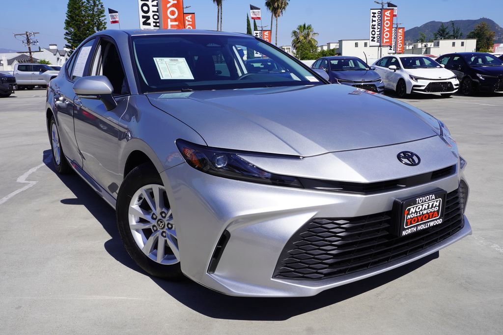 Used 2025 Toyota Camry LE video 2