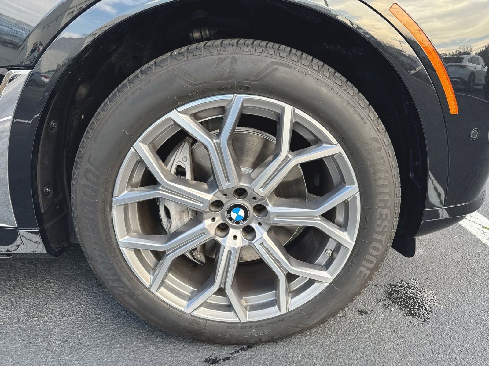 Used 2023 BMW X7 xDrive40i w/ Premium Package image 2