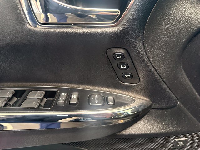 Certified 2018 Toyota Avalon Limited FWD image 16