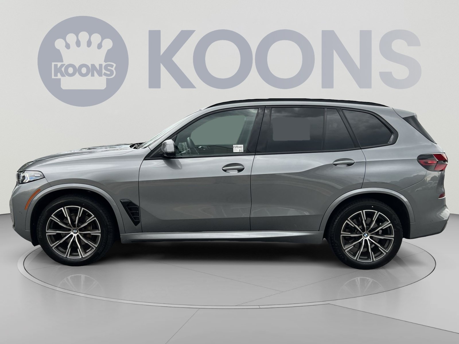Used 2024 BMW X5 xDrive40i w/ M Sport Package AWD/4WD image 2