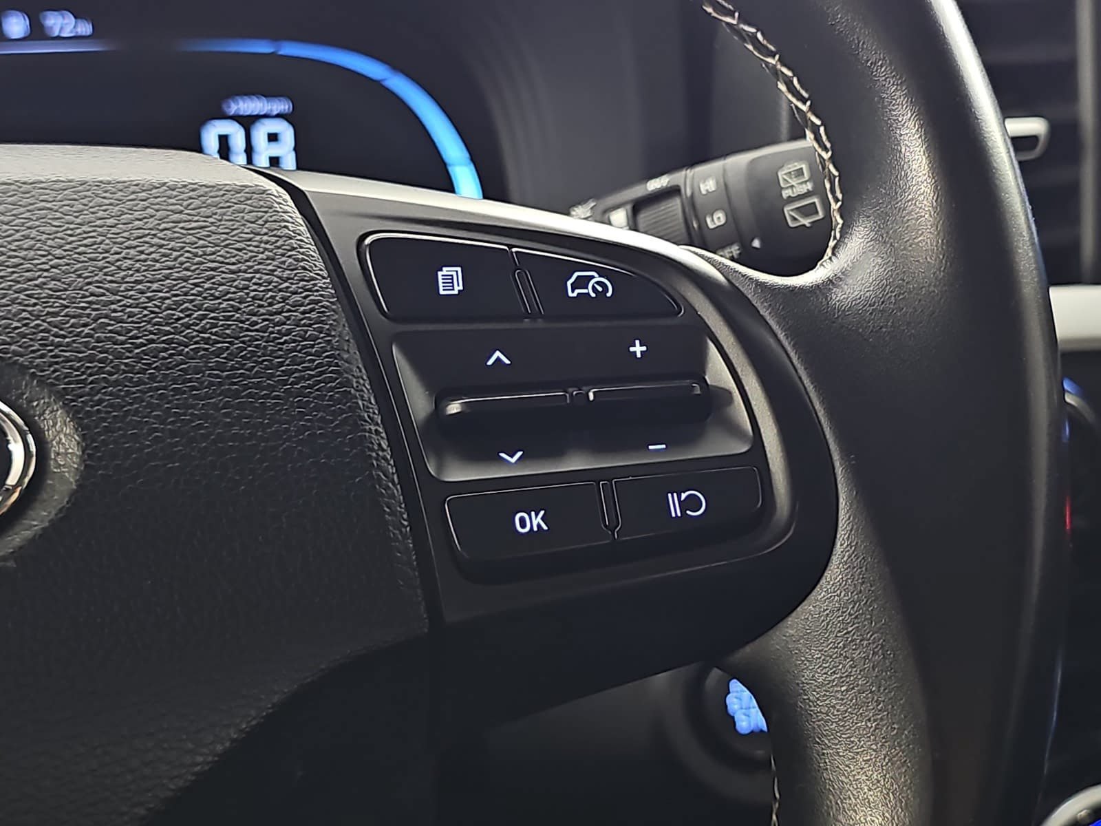 Used 2024 Hyundai Venue Limited FWD image 17