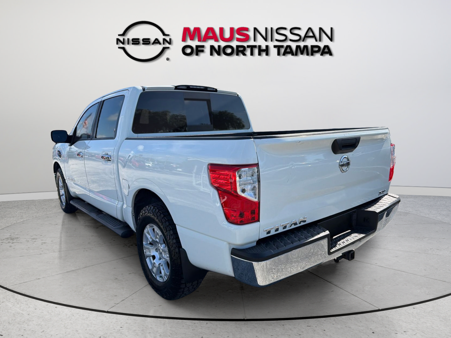 Used 2017 Nissan Titan SV RWD image 5