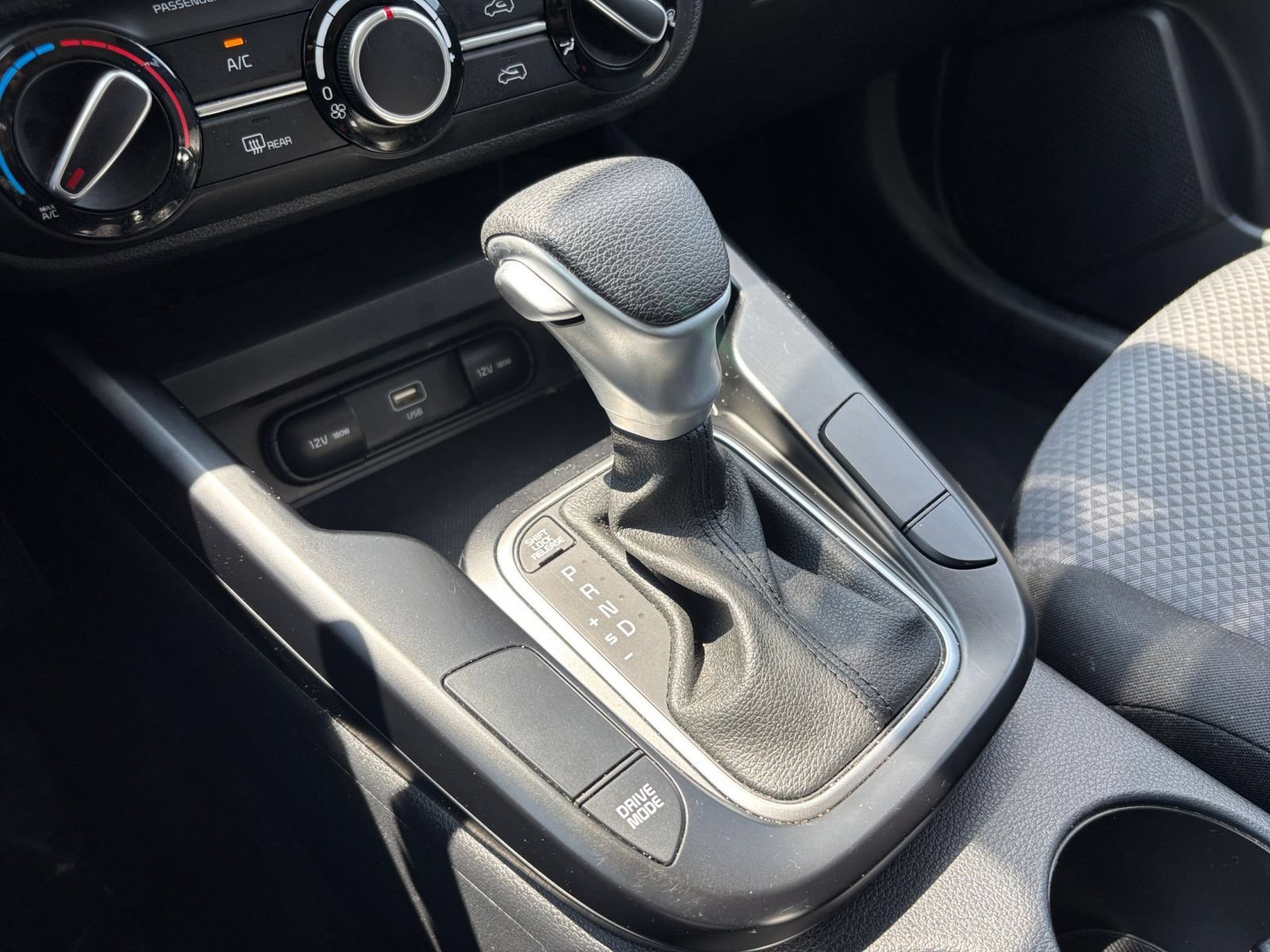 Used 2025 Kia Soul LX w/ LX Technology Package FWD image 37