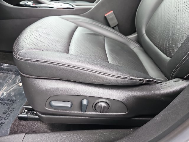 Used 2023 Buick Encore GX Essence w/ Experience Buick Package FWD image 17