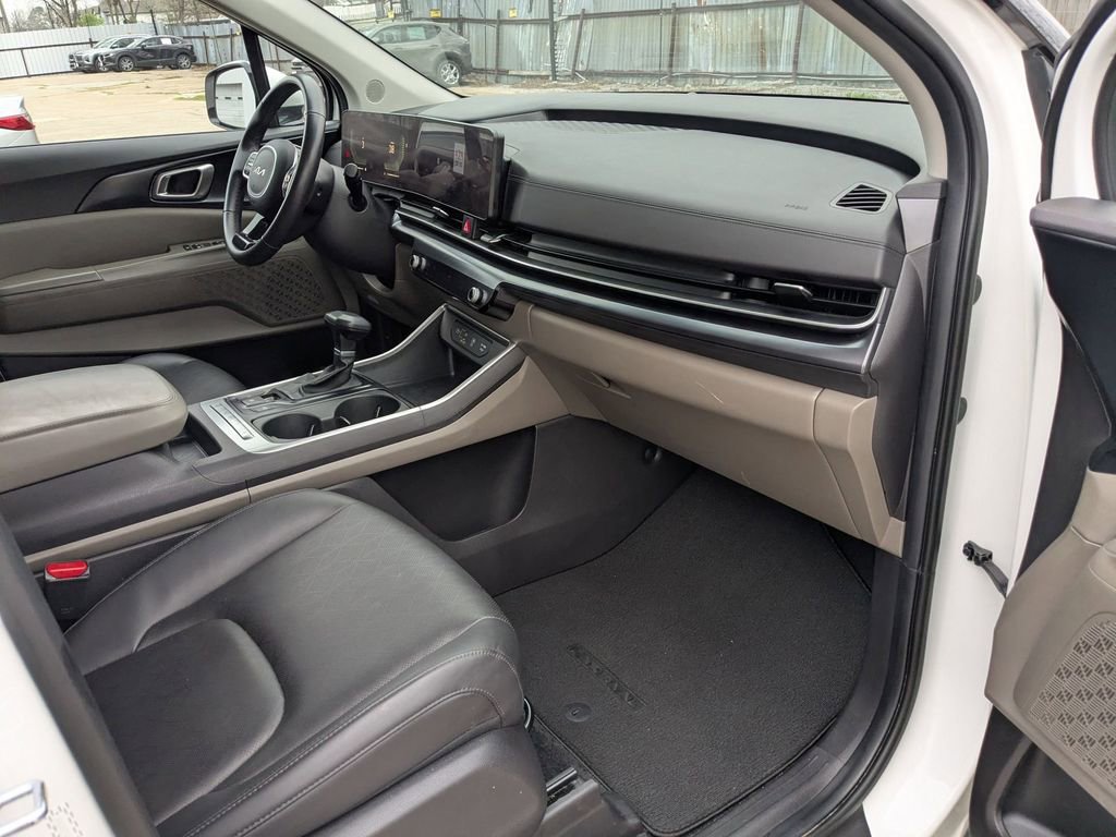 Used 2025 Kia Carnival image 30