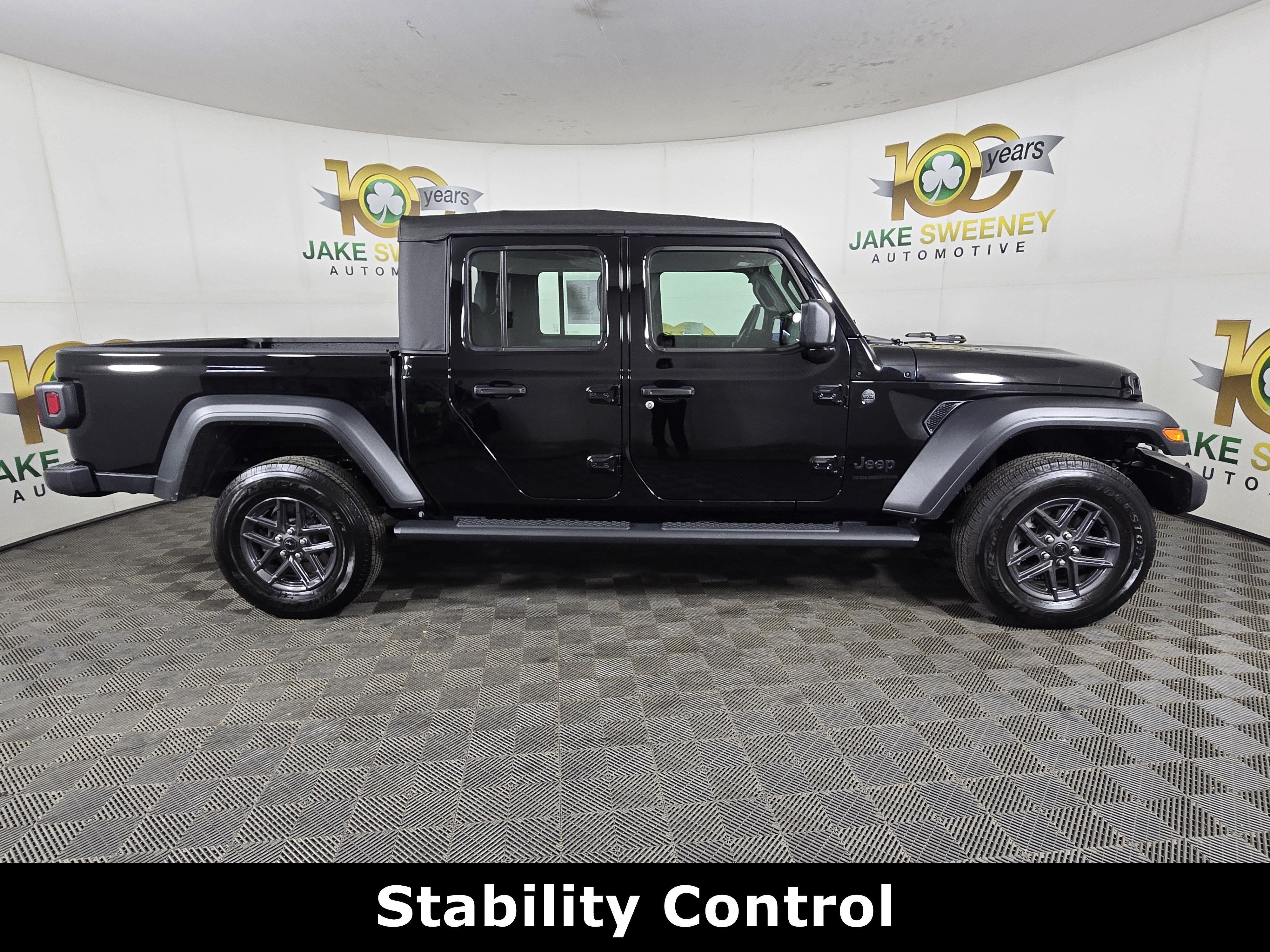 Certified 2026 Jeep Gladiator Sport AWD/4WD image 11