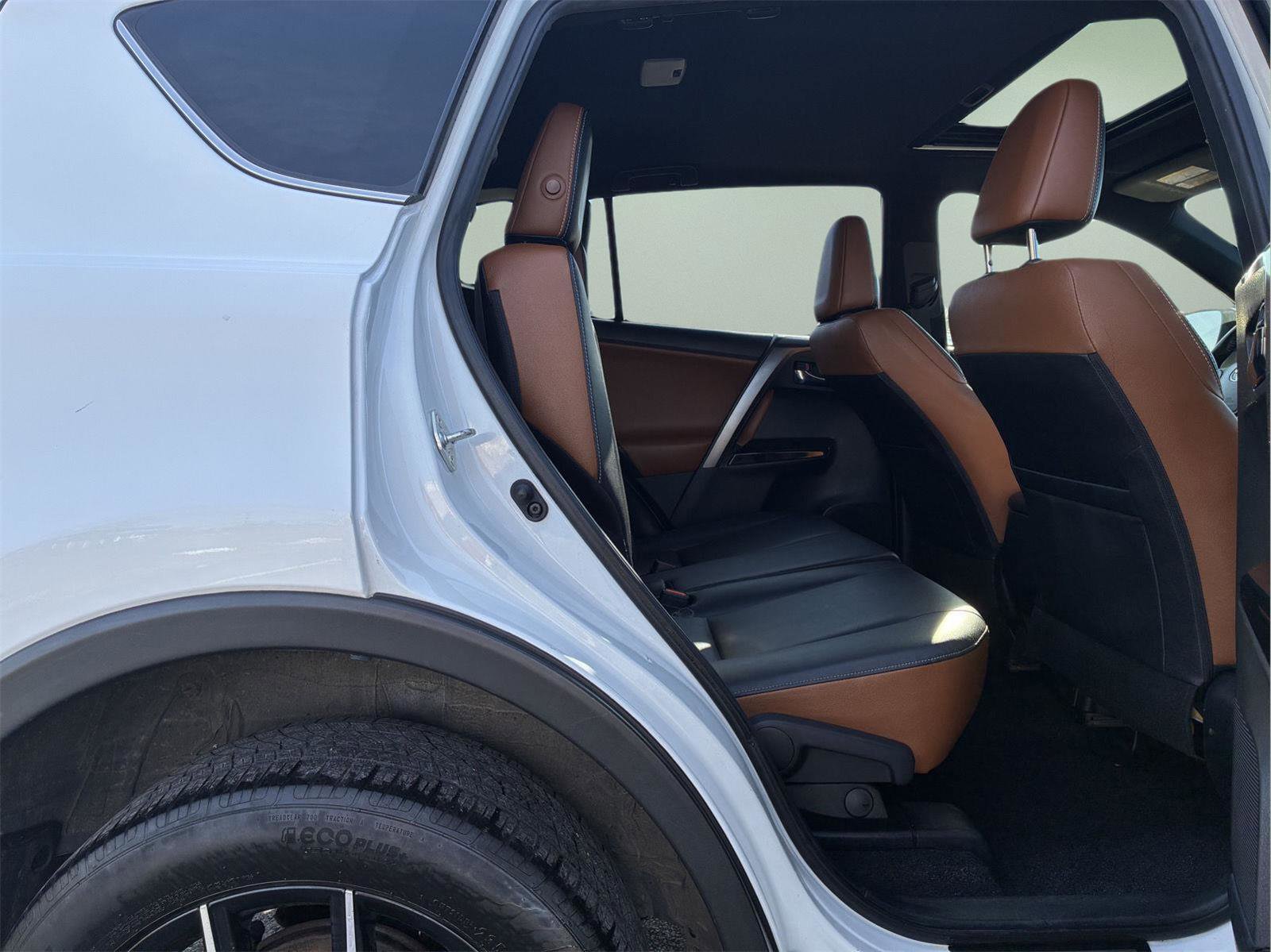 Used 2018 Toyota RAV4 SE w/ Power Extra Value Package AWD/4WD image 34