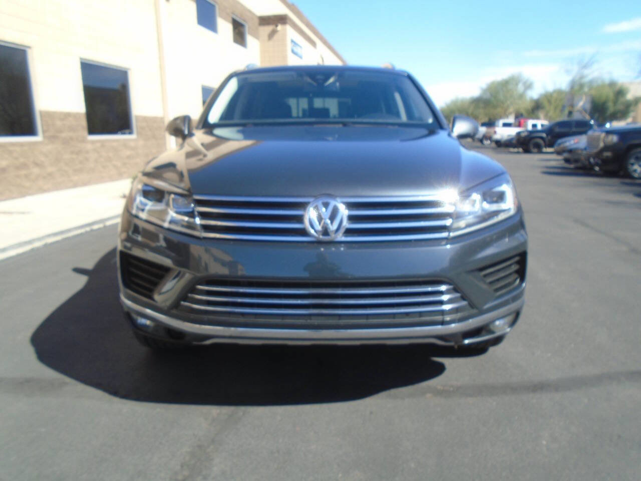 Used 2016 Volkswagen Touareg TDI image 3