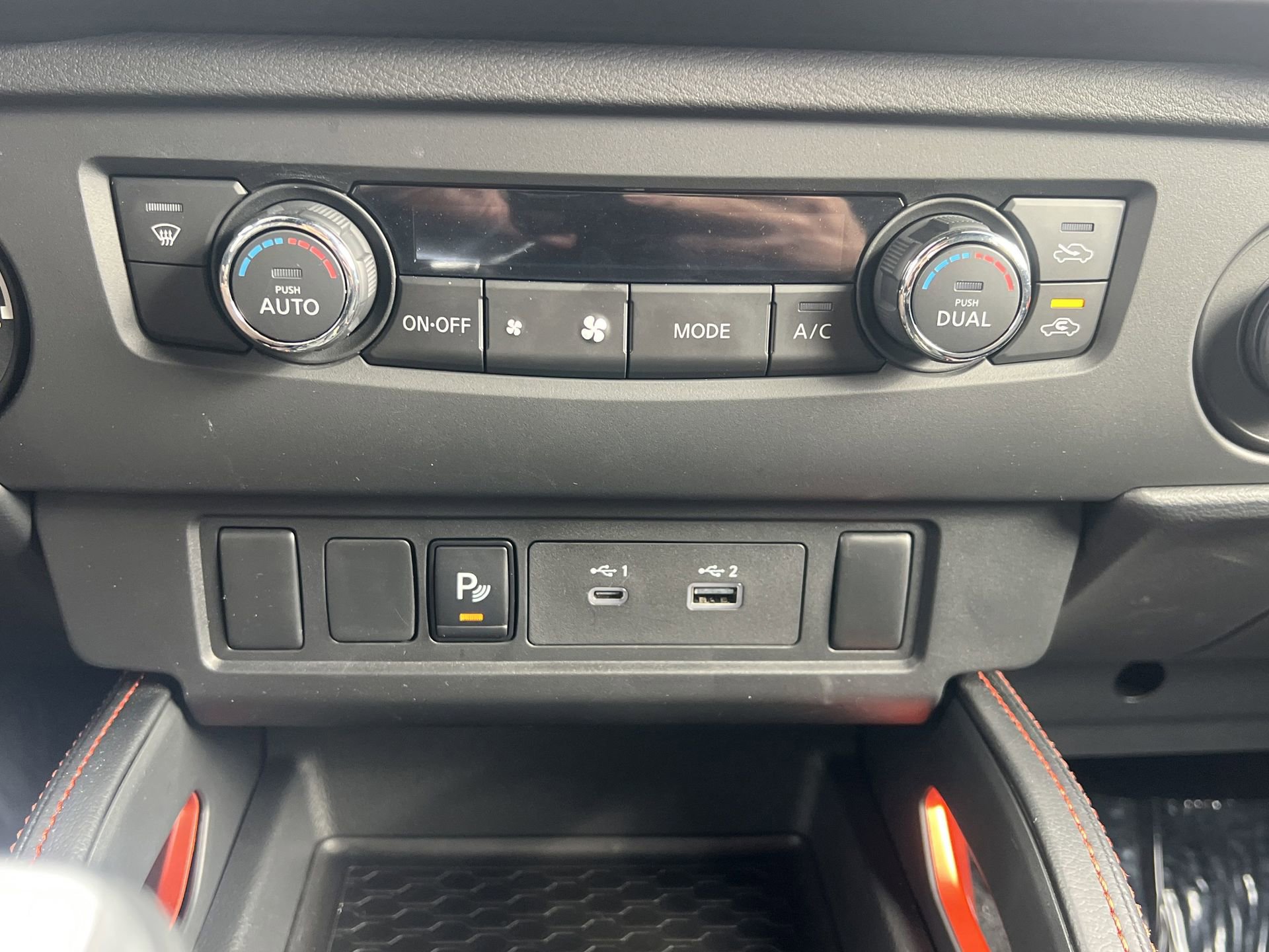 Used 2025 Nissan Frontier PRO-4X image 6