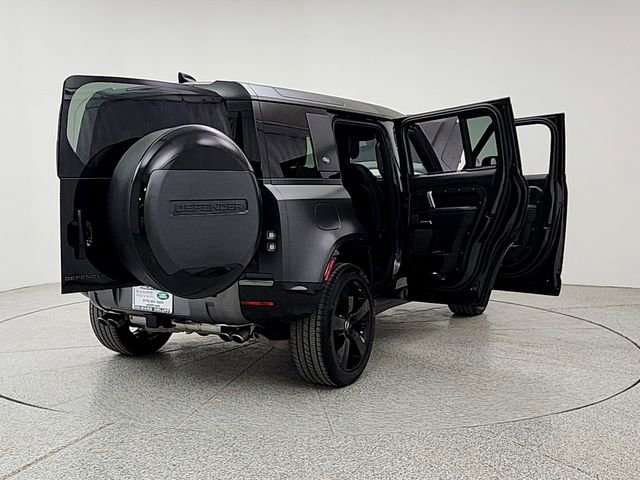 Used 2023 Land Rover Defender 110 image 11
