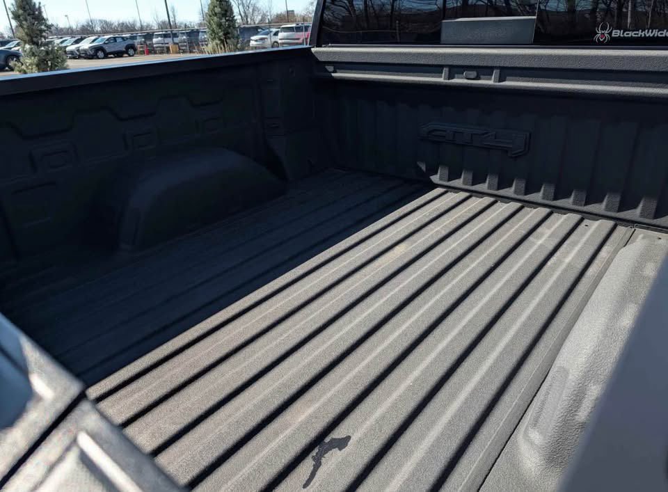Used 2023 GMC Sierra 1500 AT4 w/ AT4 Premium Package AWD/4WD image 5