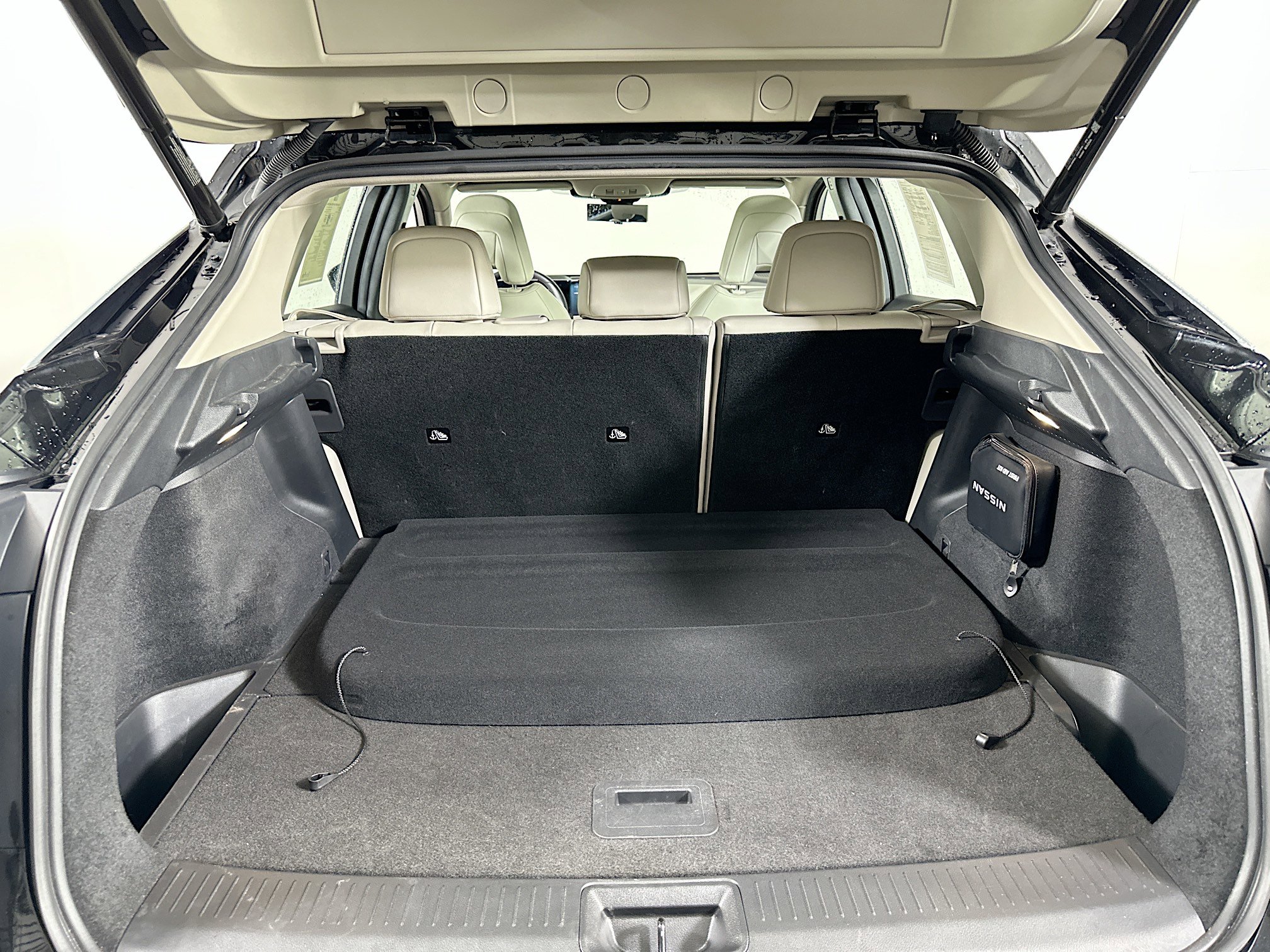 Used 2023 Nissan Ariya FWD image 28