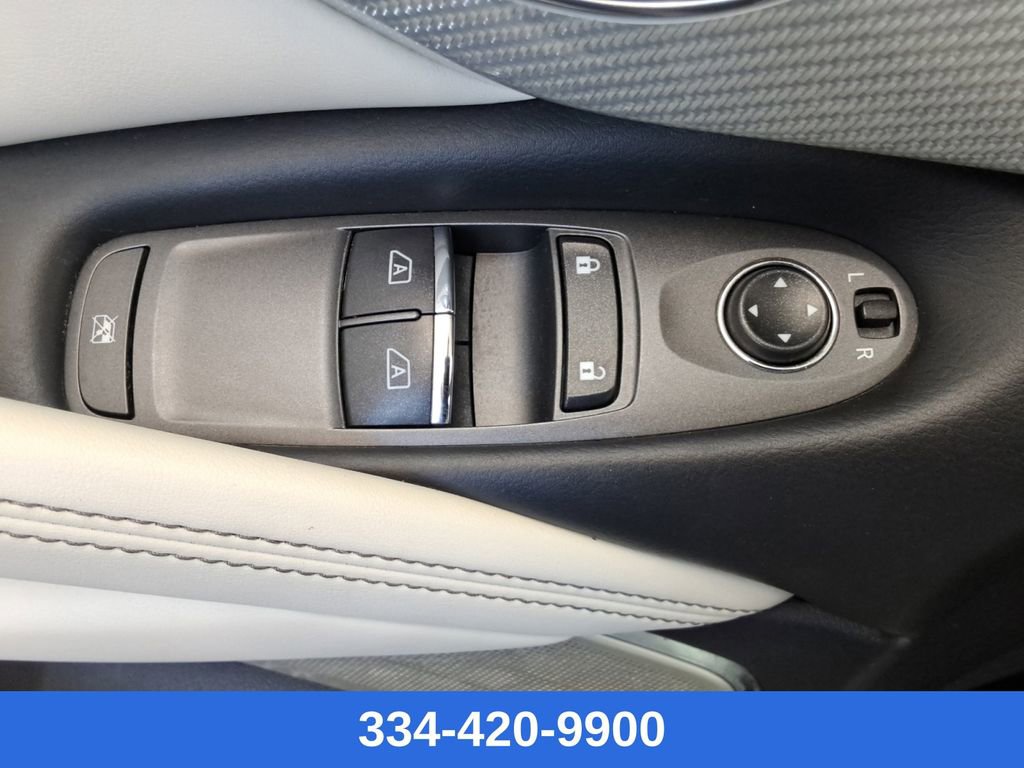 Used 2017 INFINITI Q60 3.0t Sport image 18