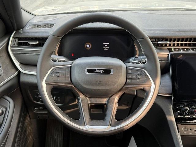 New 2025 Jeep Grand Cherokee Limited w/ Black Appearance Package image 14