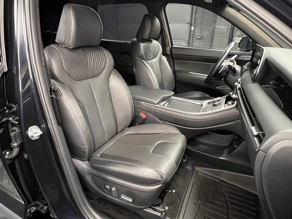 Used 2023 Hyundai Palisade Calligraphy image 3