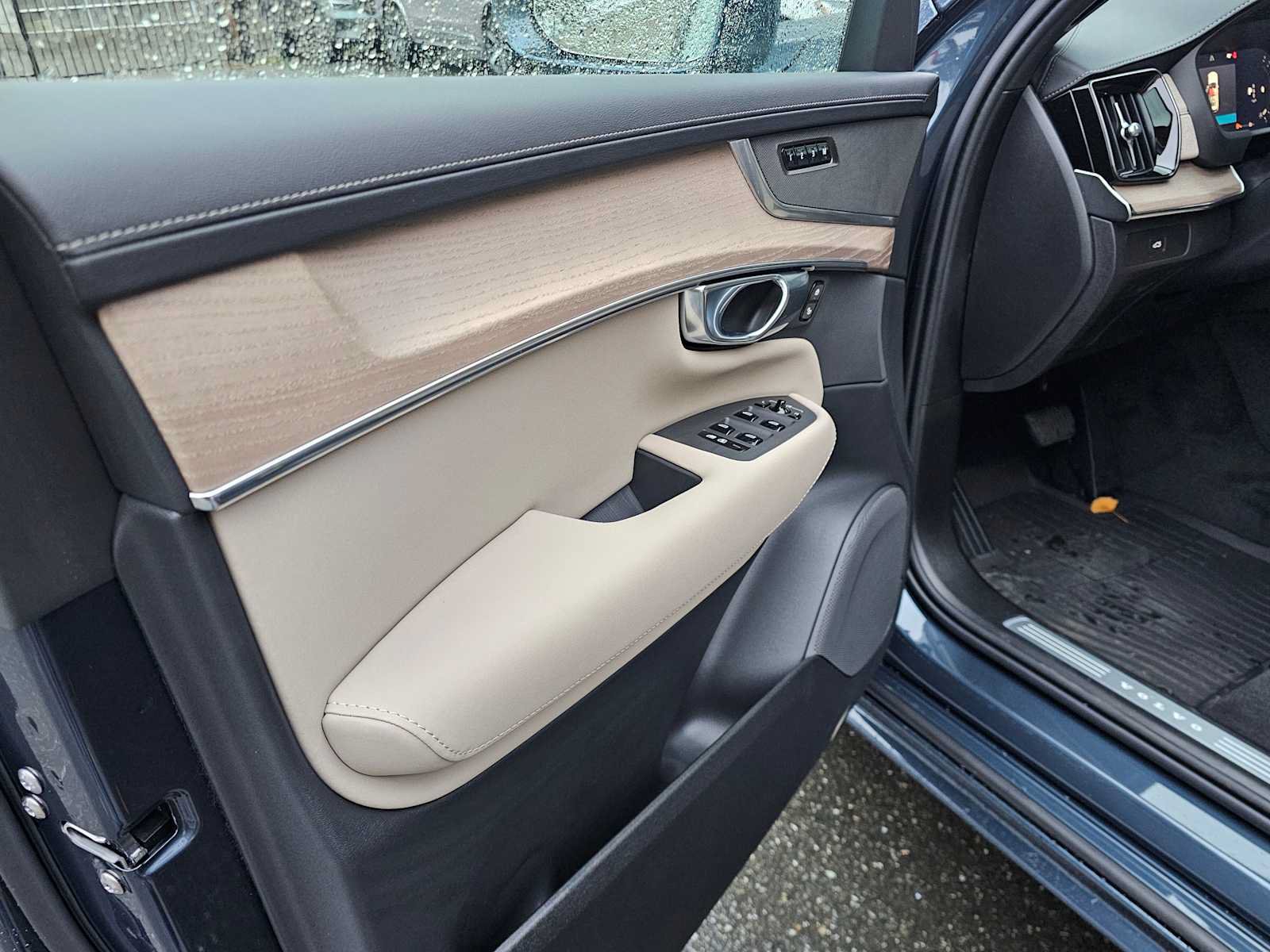 New 2026 Volvo XC90 B6 Plus w/ Protection Package AWD/4WD image 18