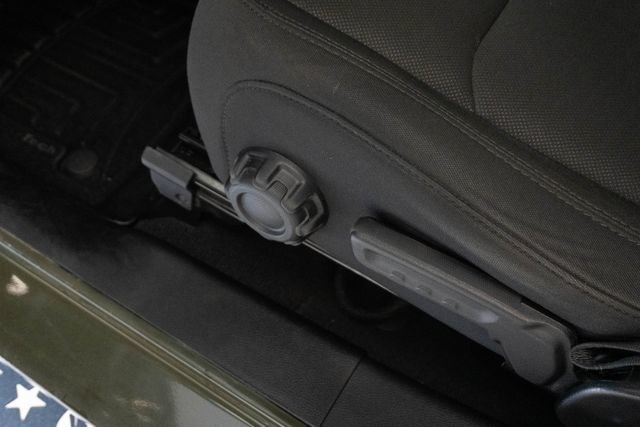 Used 2022 Jeep Wrangler Sport AWD/4WD image 7