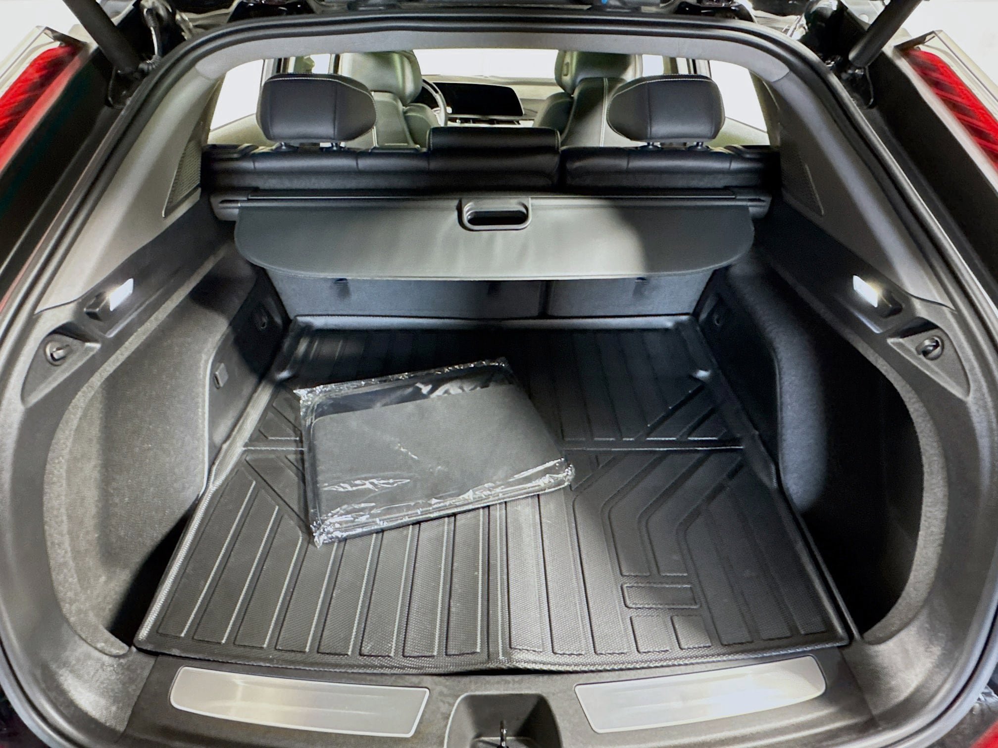 Used 2025 Cadillac Optiq Sport 2 image 27