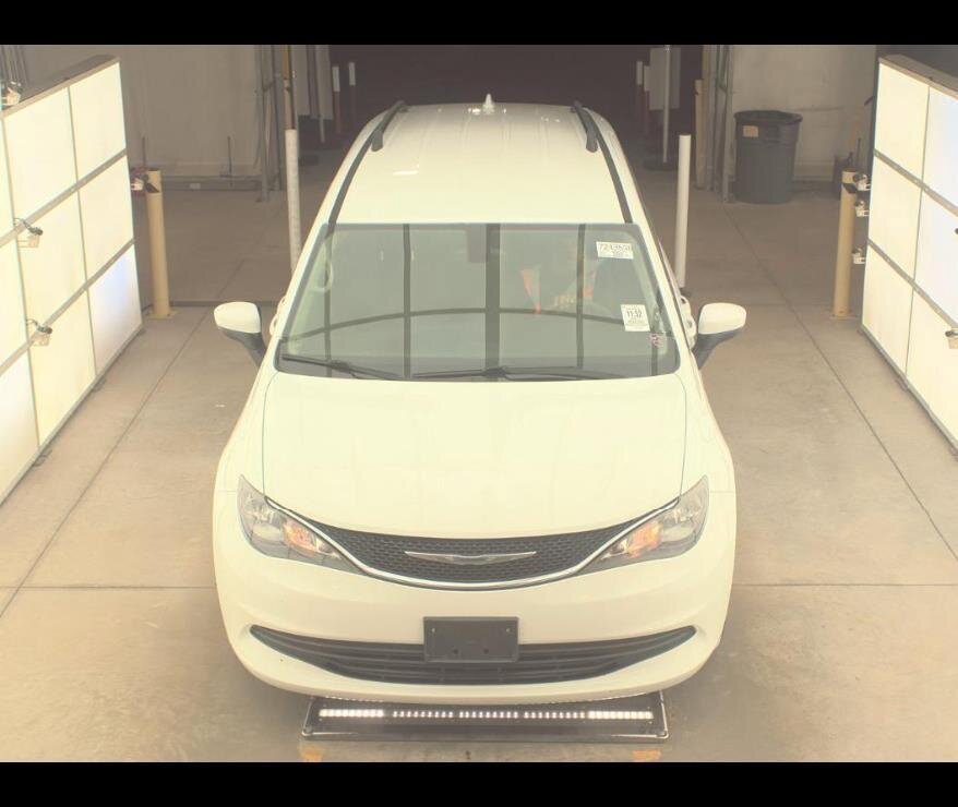 Used 2017 Chrysler Pacifica Touring image 7