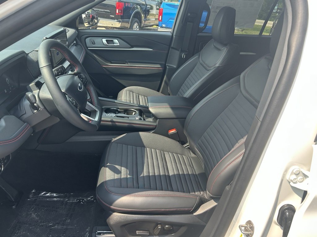 New 2025 Ford Explorer ST-Line w/ ST-Line Street Pack image 10