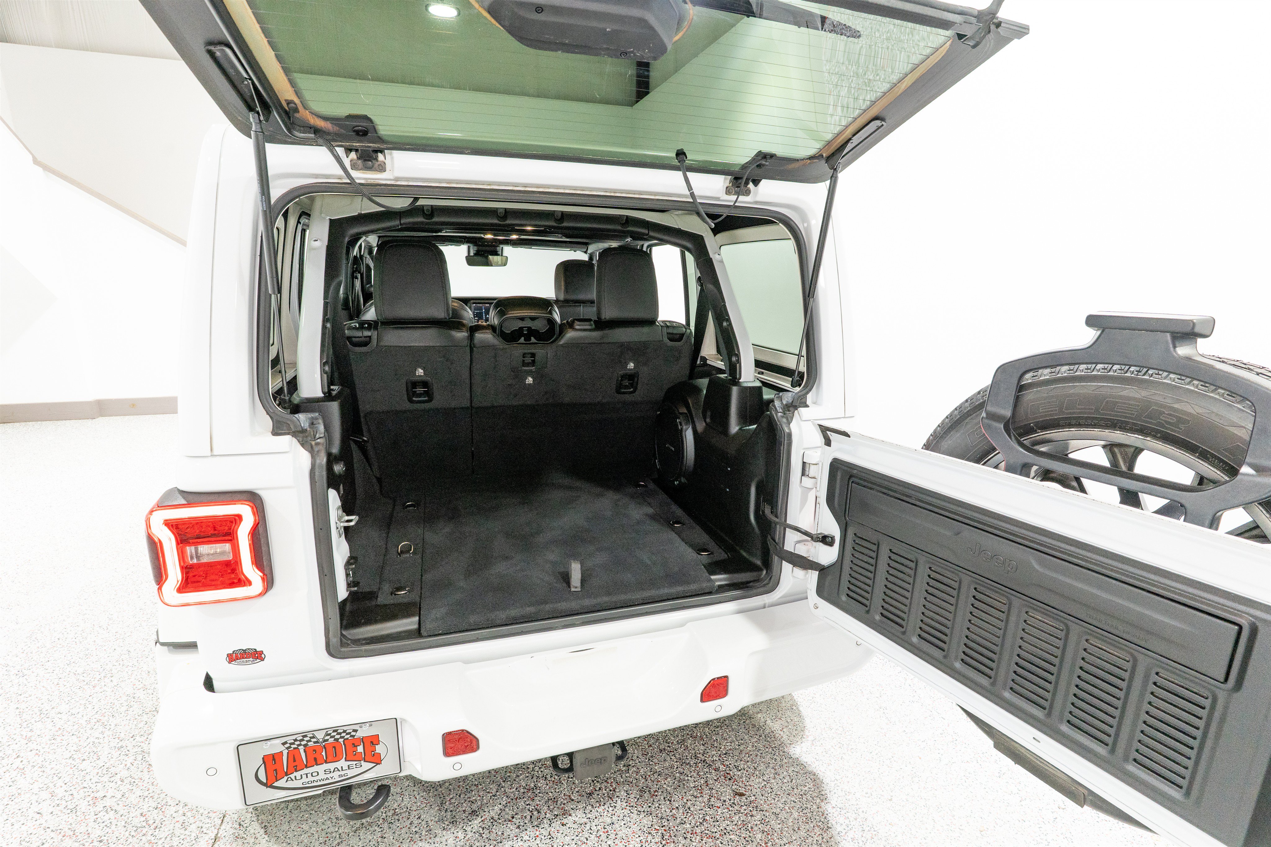 Used 2020 Jeep Wrangler Unlimited Sahara AWD/4WD image 34