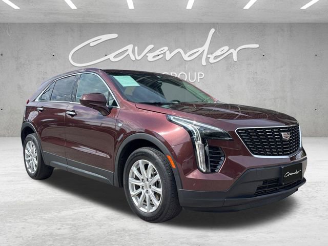 Used 2023 Cadillac XT4 Luxury w/ Cold Weather Package FWD image 2