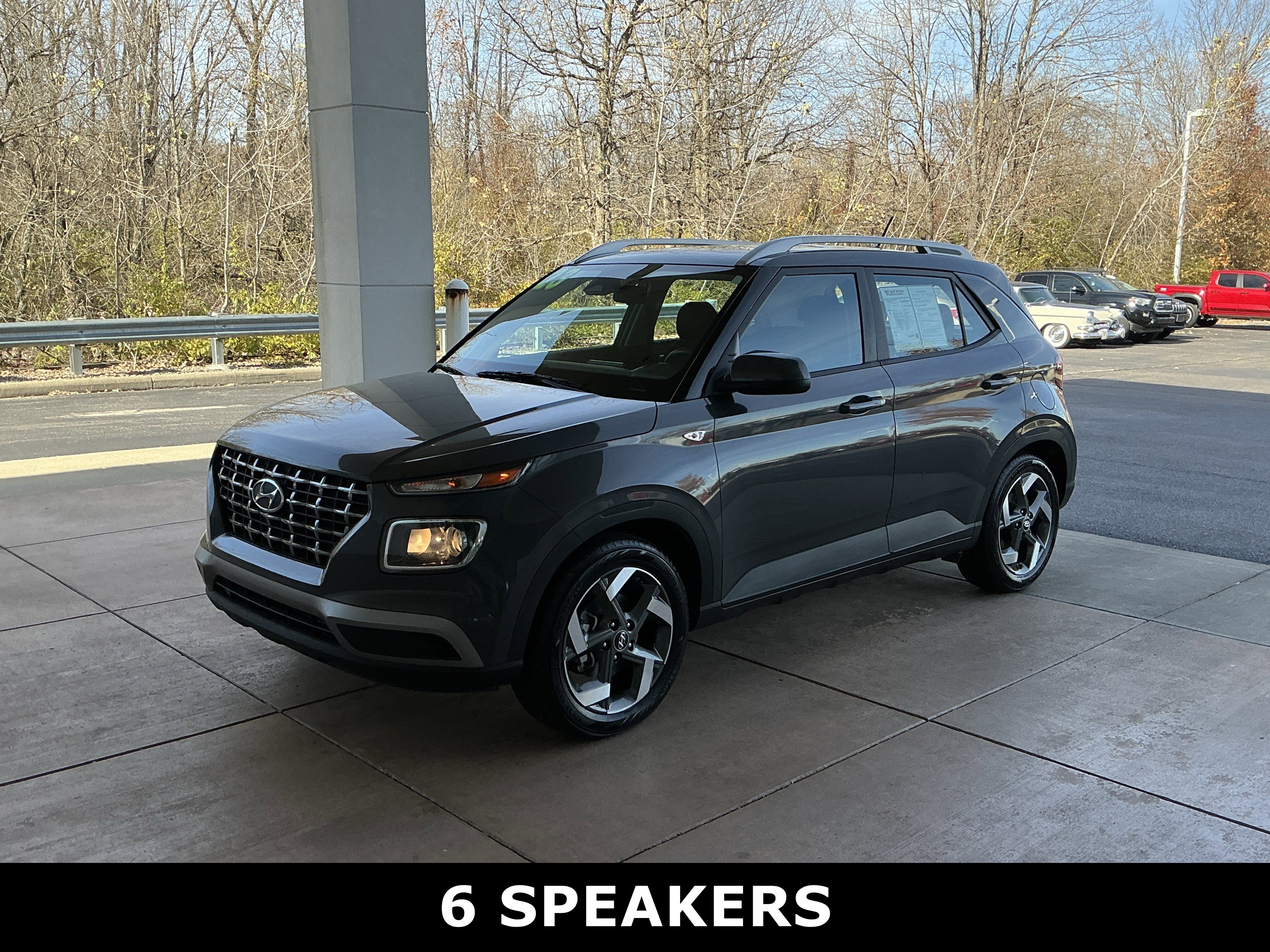 Used 2023 Hyundai Venue SEL image 3