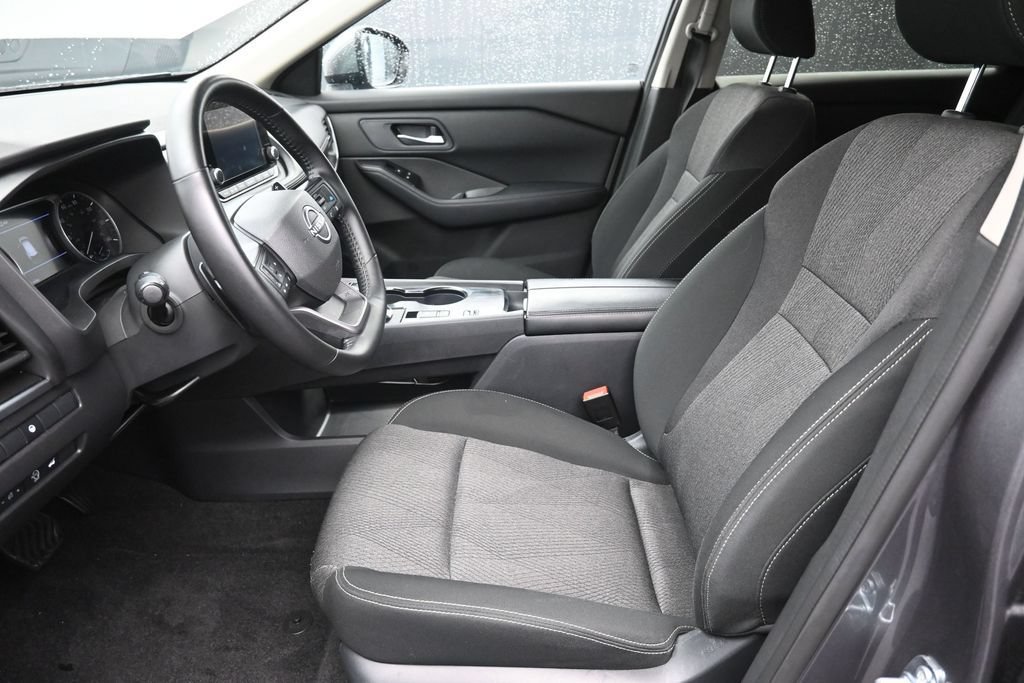 Used 2025 Nissan Rogue SV FWD image 19