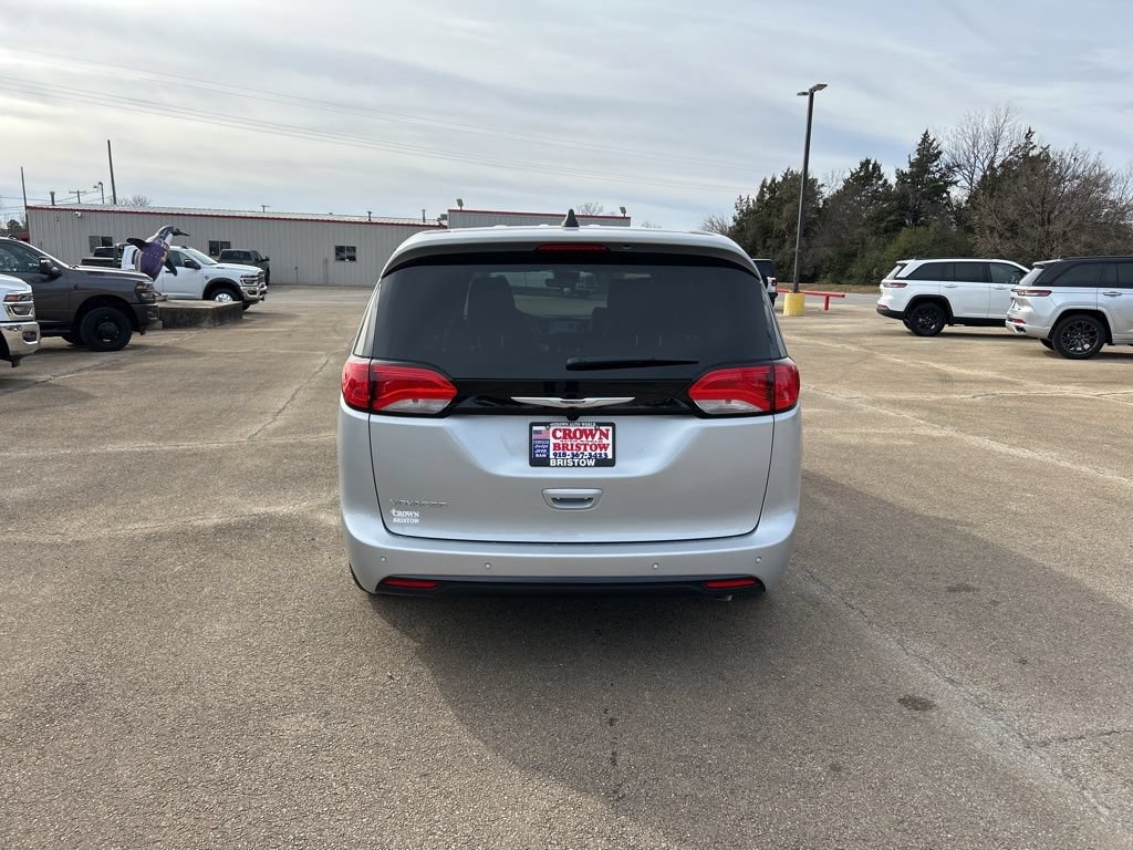 New 2026 Chrysler Voyager LX FWD image 4