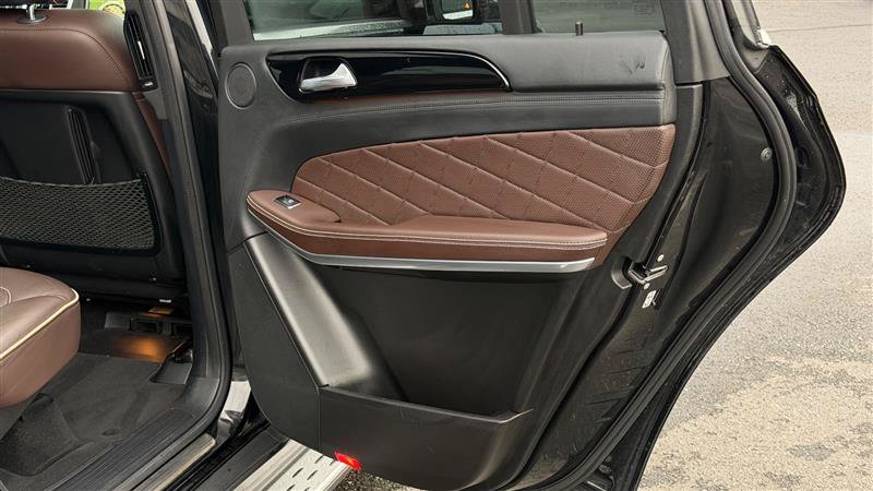 Used 2016 Mercedes-Benz GL 550 4MATIC image 39