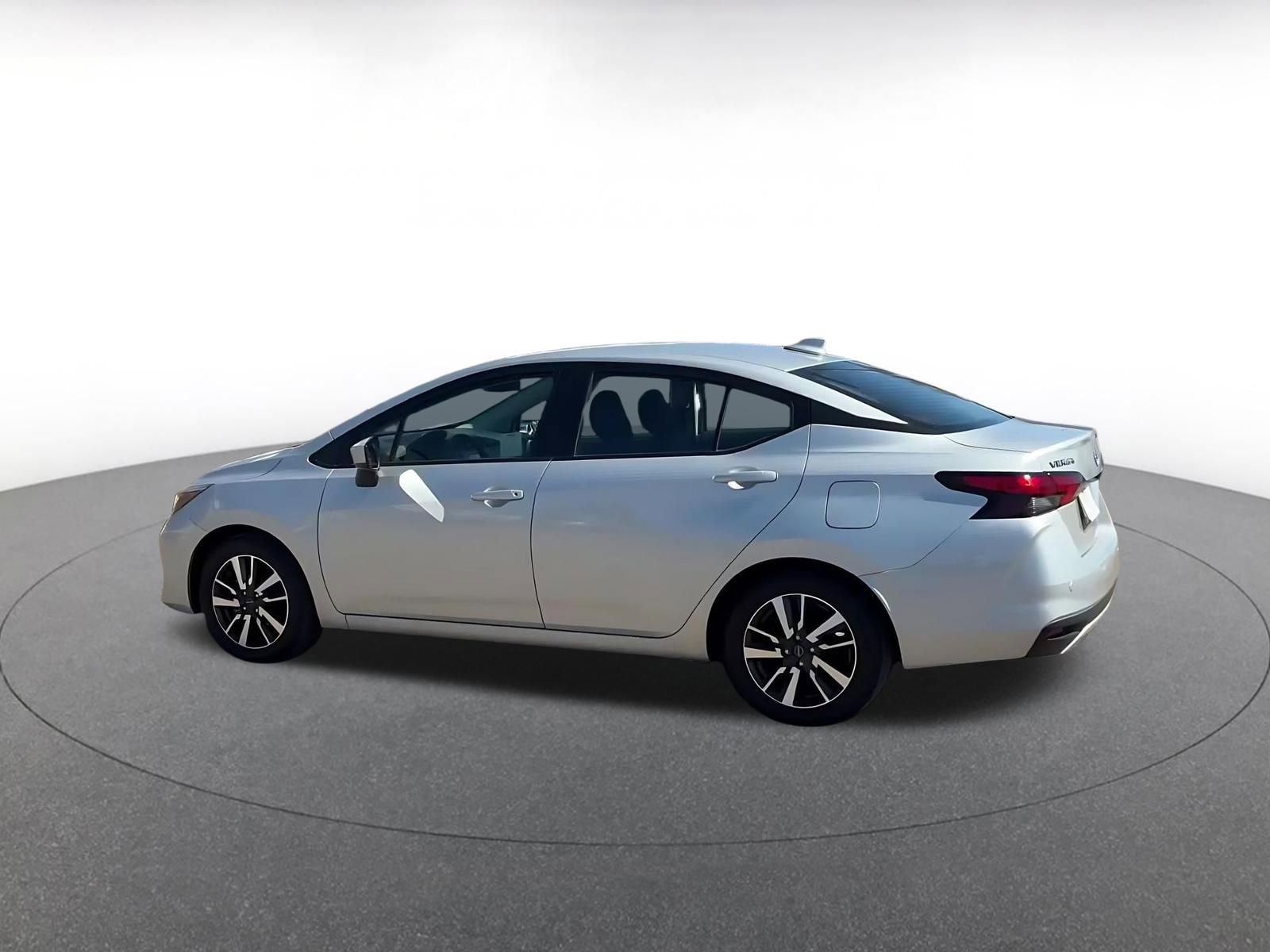 Used 2025 Nissan Versa SV image 10