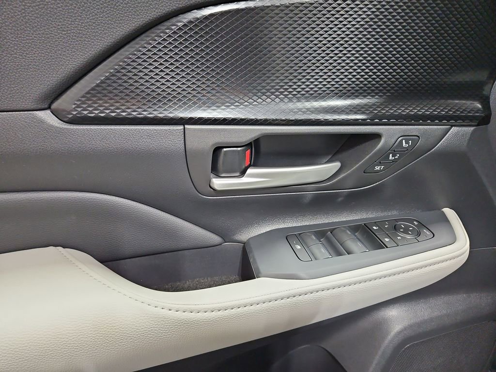 New 2026 Toyota Grand Highlander AWD Hybrid image 3