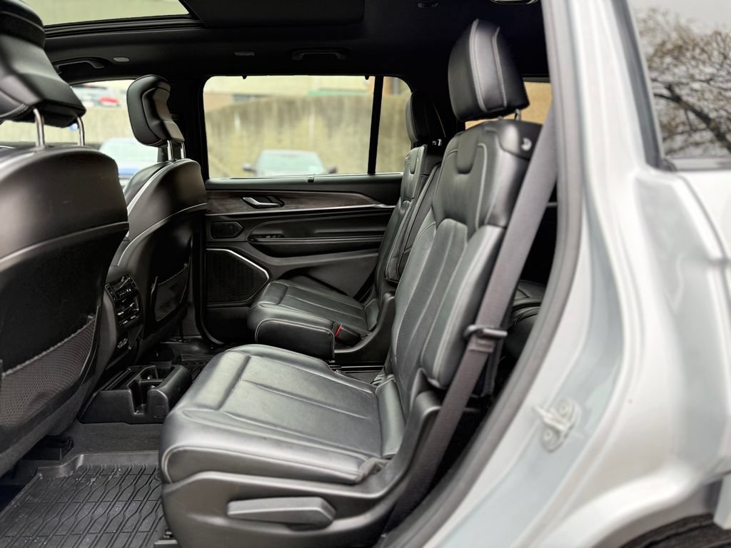 Used 2023 Jeep Grand Cherokee L Overland w/ Advanced Protech Group III AWD/4WD image 23